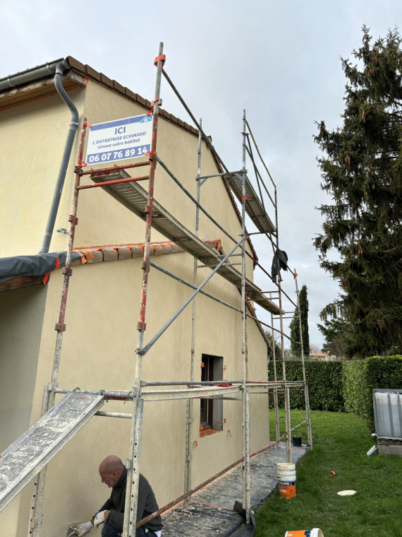 Ravalement de façade d'une maison à Romans-sur-Isere