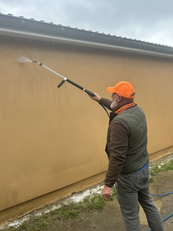 Nettoyage des façades d’une maison à Valence 