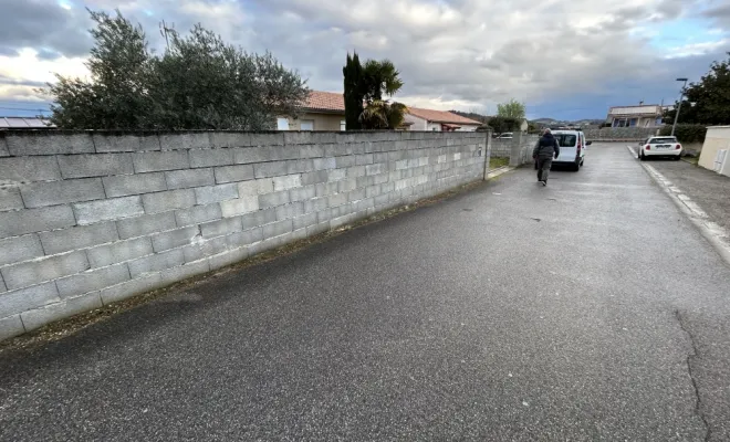 Enduit d’un mur à Romans-sur-Isère 