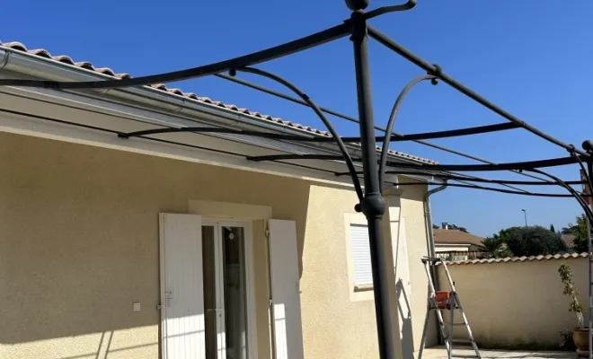 Peinture d’une pergola en fer à Romans sur Isère 