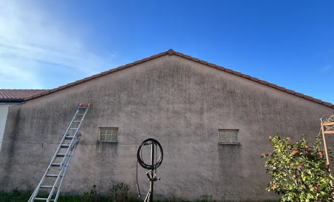 Nettoyage d’un mur à Romans 