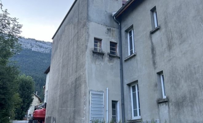 Rénovation de façade d’un immeuble à Villard de Lans 